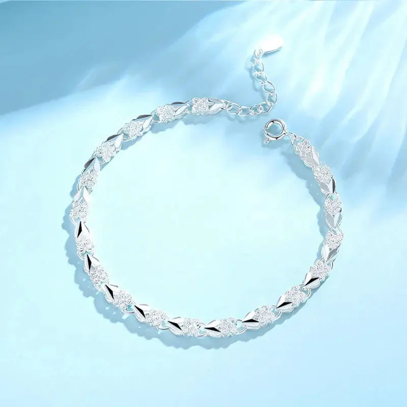 ✨Elegancka bransoletka z błyszczącą koniczyną 🍀Oferta ograniczona czasowo