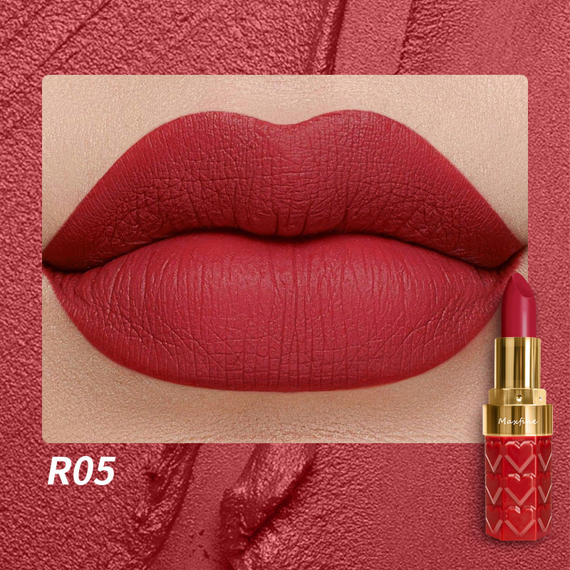 18-color lipstick set with matte non-stick cup that does not fade