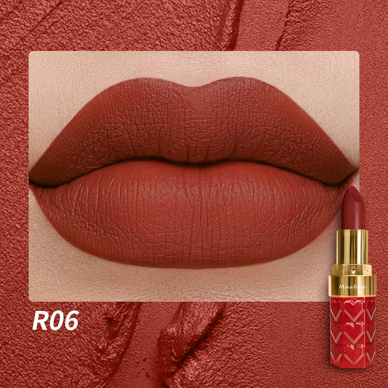 18-color lipstick set with matte non-stick cup that does not fade