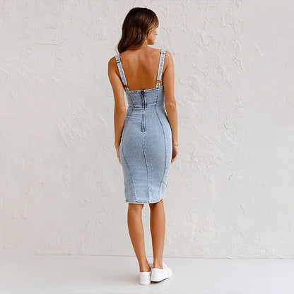 Oprijeta jeans obleka z nastavljivim pasom in U-izrezom