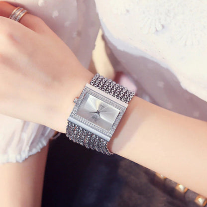 ⌚ ZDAJ 60 % POPUSTA! ✨ Kvarčna ura z okrasnimi kamni in resicami - elegantna in bleščeča, popolno darilo za praznovanja 💎🎁