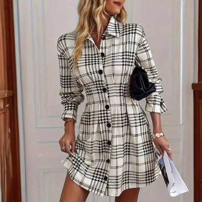 Elegantna karirasta srajčna obleka A-kroja za ženske