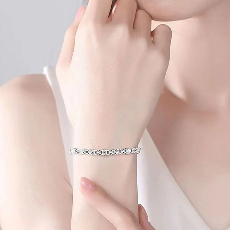 ✨Elegancka bransoletka z błyszczącą koniczyną 🍀Oferta ograniczona czasowo