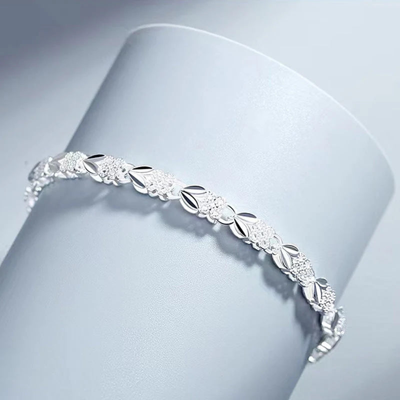 ✨Elegancka bransoletka z błyszczącą koniczyną 🍀Oferta ograniczona czasowo