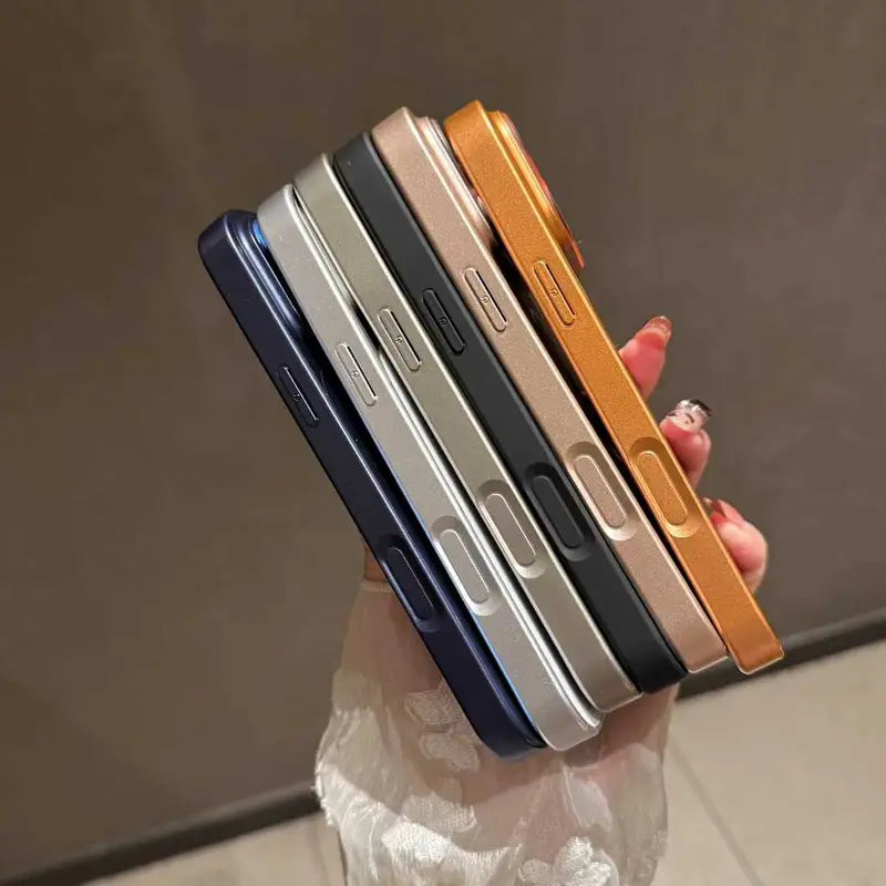 Nowe luksusowe, matowe, metaliczne etui ochronne MagSafe odporne na upadki do serii iPhone