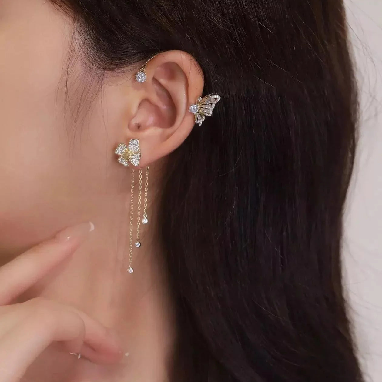 💕Posebna ponudba za Valentinovo - 50 % popusta💕Preprosti uhani na sponko z motivi metuljev in rož ter resicami – elegantni in udobni, prebadanje ni potrebno 🌸🦋