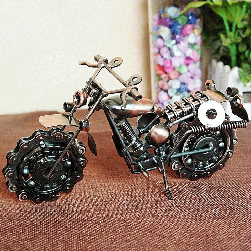 Ręcznie robiony model motocykla z żelaza
