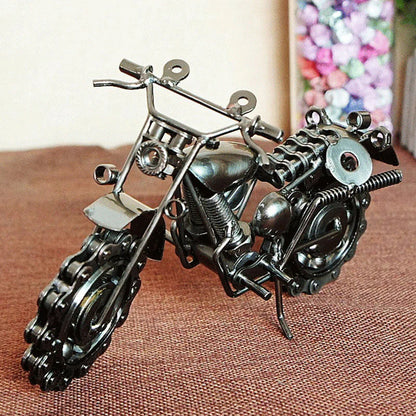 Ręcznie robiony model motocykla z żelaza