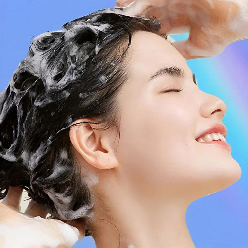 🌊💧 Osvežilni šampon proti prhljaju Deep Moisture ✨❄️ – zagotavlja intenzivno vlaženje, se bori proti prhljaju in zagotavlja hladen ter čist občutek. Kupite zdaj in se dobro počutite na lasišču!
